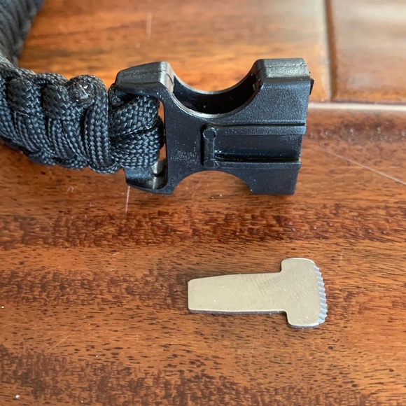 Black Fire-starter Paracord Steel Bracelet - Picture 5 of 8